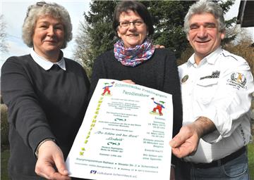 Gudrun Gerwien, Cornelia Albertz und Dieter Schmitz von der Gagu-Zwergenhilfe laden zur Schermbecker Frühlingsgala ein.
