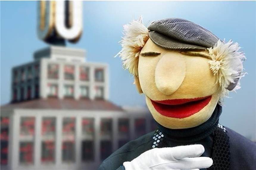 Ungeniert blutige Grüße und mit Vollgas innen Übbawachungs-Staat Günna ist ein Dortmunder Original.
