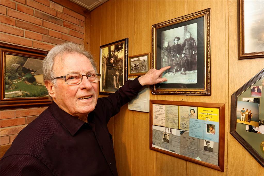 Günter Brossat hat im Keller seines Hauses ein kleines Privatmuseum.