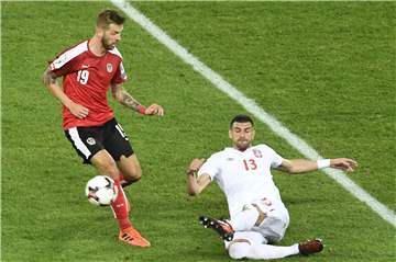 Guido Burgstaller (l.) - hier in einem Länderspiel gegen Serbien, beendet seine Karriere in der Nationalmannschaft.