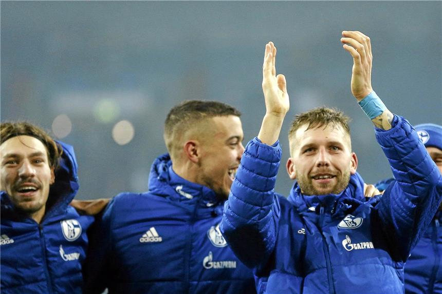 Guido Burgstaller (r.) kann eine starke Bilanz auf Schalke vorweisen.