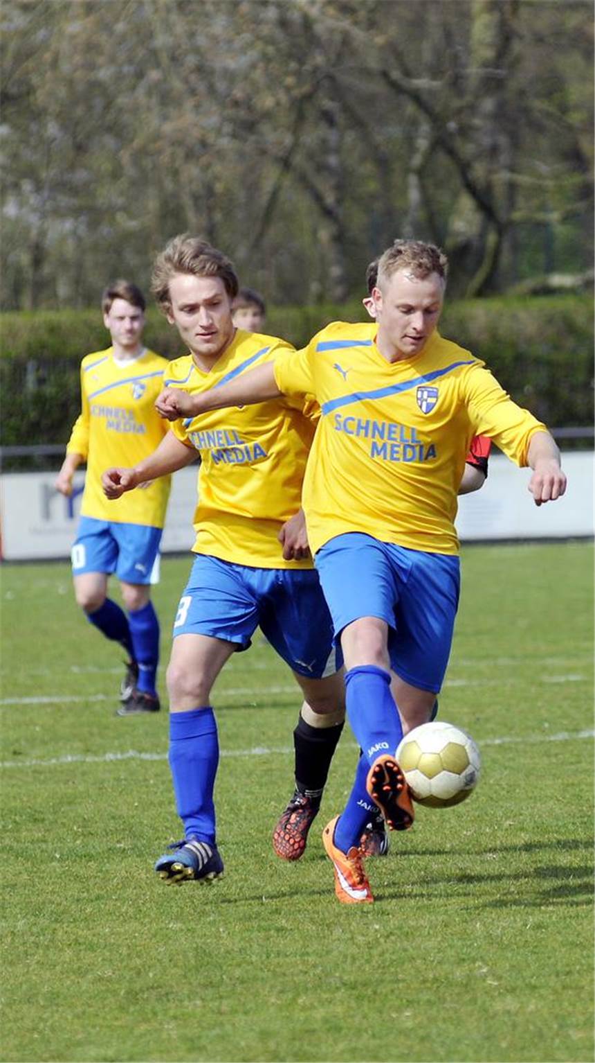 Es hätte nur einen Sieger geben dürfen Guido Vierhaus (l.) und Jan Temme erspielten sich mit der SpVgg Vreden im Heimspiel gegen Viktoria Clarholz eine Vielzahl von guten Möglichkeiten - am Ende reichte es aber nur zu einem 2:2-Unentschieden.