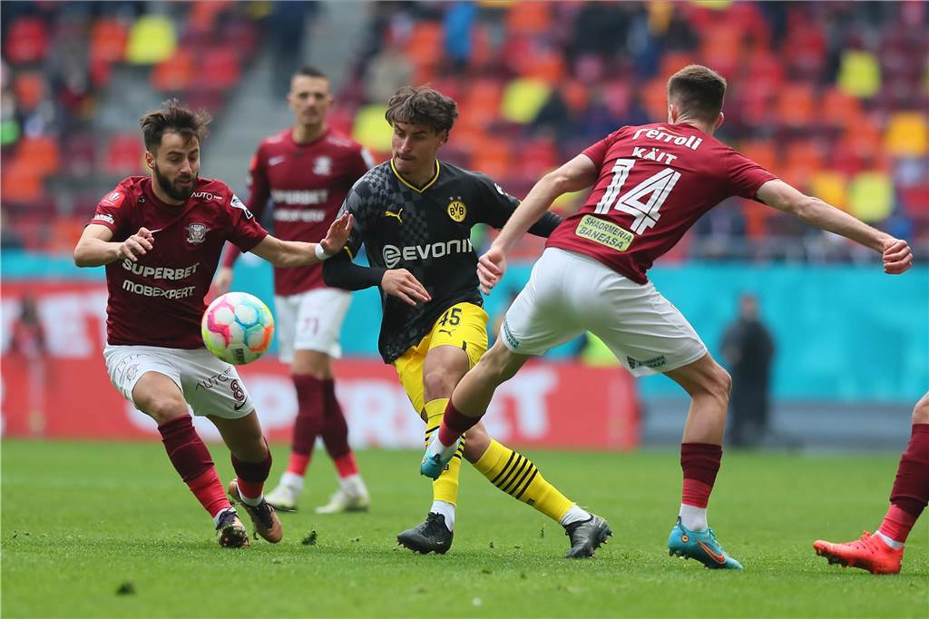 BVB stattet Guille Bueno mit Profivertrag aus : „Ich stehe bereit, sollte ich gebraucht werden“ Guille Bueno schießt.