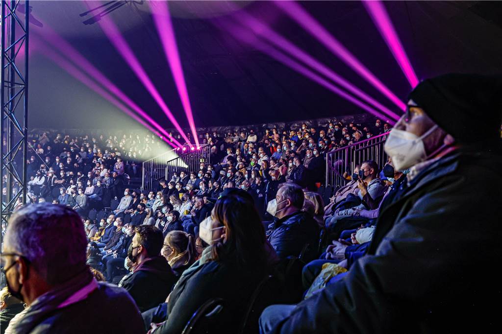 Todesrad und Luftspirale: Über 1100 Zuschauer bei Flic-Flac-Premiere in Dortmund Zuschauer