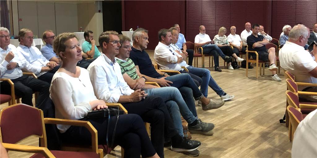 Grundstücke, Glasfaser und Vorhänge: Unternehmer haben Gesprächsbedarf Gut 30 Stadtlohner Unternehmerinnen und Unternehmer freuten sich über das Gesprächsangebot der Stadtverwaltung.