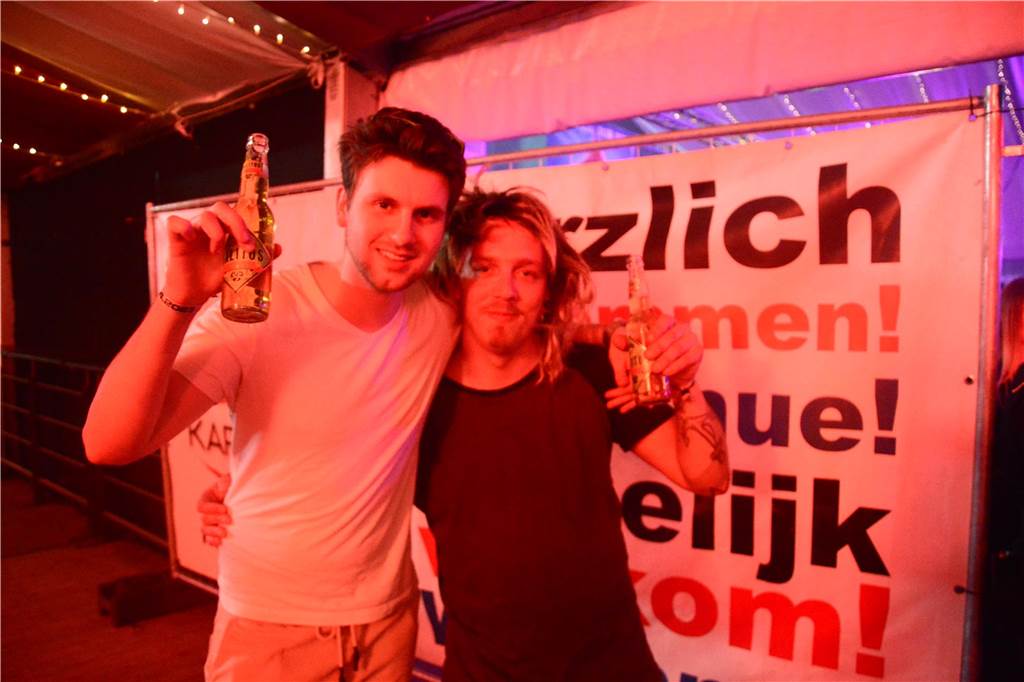 Gut 5.000 Besucher füllten am Samstag (8.April) die Zelte von Karpaten und feierten dort die große Eröffnungsparty.