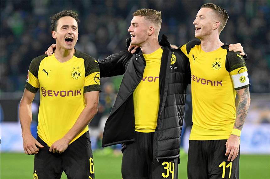 Gut angekommen und gut eingeschlagen beim BVB: Thomas Delaney (l.) und Jacob Bruun Larsen (M.). Die beiden Dänen kommen zum „schwarzgelben Talk“.