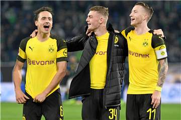 Gut angekommen und gut eingeschlagen beim BVB: Thomas Delaney (l.) und Jacob Bruun Larsen (M.). Die beiden Dänen kommen zum „schwarzgelben Talk“.