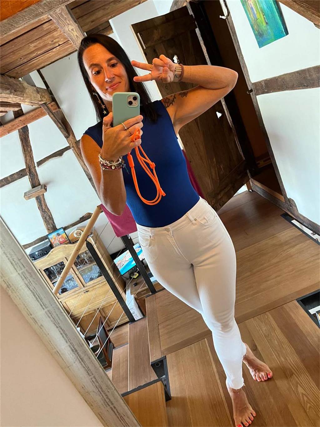 Von 105 auf 65 Kilo: Silvana Pinter-Könemann hält ihr Gewicht seit einem Jahr Silvana Pinter-Könemann aus Recklinghausen-Suderwich posiert in ihrem Haus für ein Selfie vor dem Spiegel.