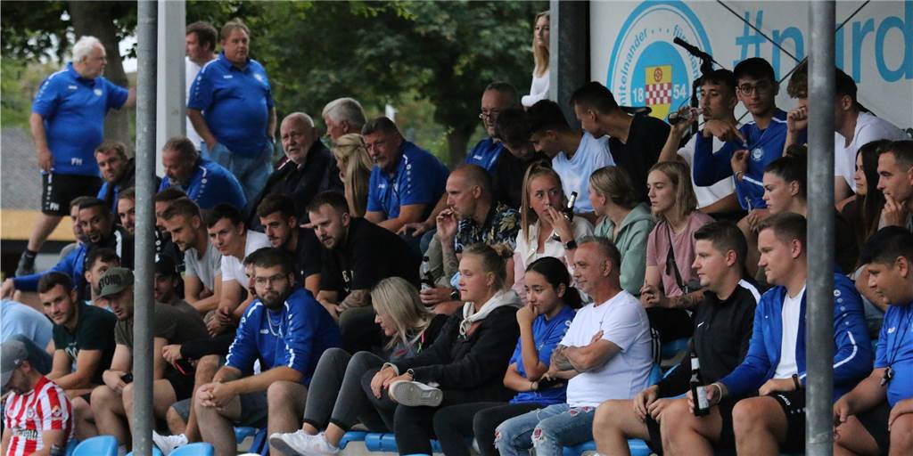 VfL Kamen mit neuem Chef, großer Vorstandsriege und klaren Zielen Gut ein Drittel der Zuschauerplätze waren am Freitag auf der Tribüne des Jahnstadions besetzt. Die Fußballabteilung wählte den Vorstand neu.
