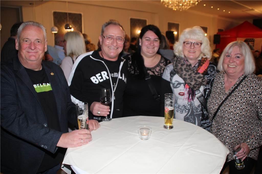 Gut gelaunte Gäste feierten am Samstagabend bei der Comedy-Night des BV Brambauer 13/45 gerne mit und genossen den Abend.