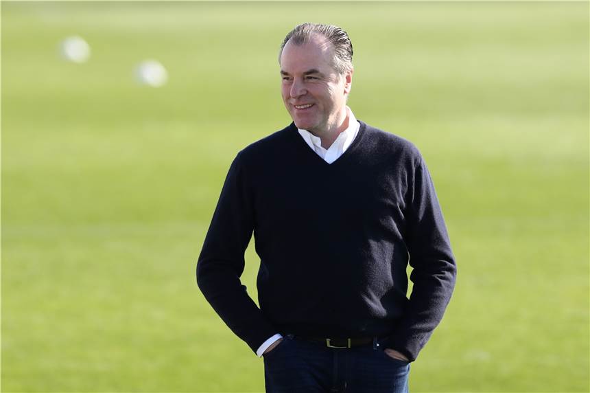 Schalke-Boss Clemens Tönnies bekommt „Ärger“ mit Weston McKennie Gut gelaunter Schalke-Boss: Clemens Tönnies bei seinem Besuch in Fuente Alamo.