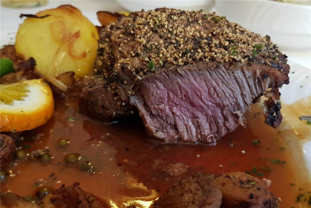 „Mama Livia“ fehlt in der Küche die klare Linie - aber der Service überzeugt komplett Gut zu erkennen: Das Fleisch ist nicht medium, sondern sehr nah an well done.