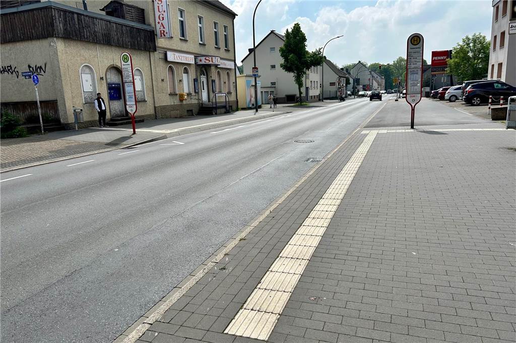 Vergessener Radstreifen auf der Aplerbecker Straße sorgt für Ärger Die Aplerbecker Straße.