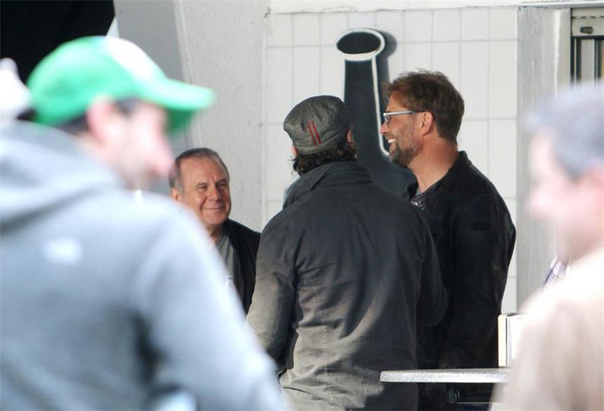 So sieht der neue Opel-Werbespot mit Jürgen Klopp aus Gute Laune bei Jürgen Klopp und Joachim Kròl während der Dreharbeiten am vergangenen Sonntag.