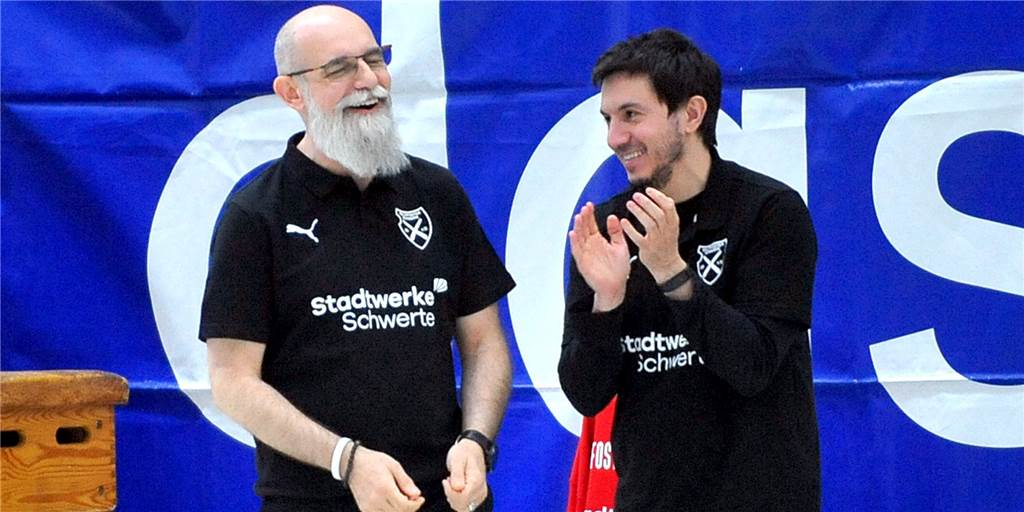 Es wird emotional: Holzpfosten-Herkulesaufgabe steht im Zeichen eines Abschieds Das Holzpfosten-Trainergespann Ronaldo Milani (re.) und Ioannis Karamitsos.