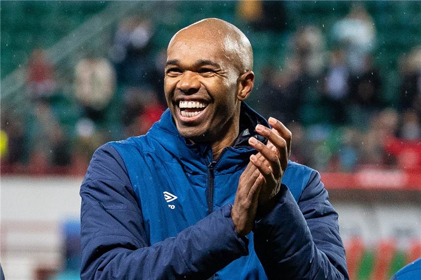 Naldo will auch mit 40 Jahren noch Fußball spielen Gute Laune hat Naldo (fast) immer - auch auf der Bank will er 100 Prozent geben.