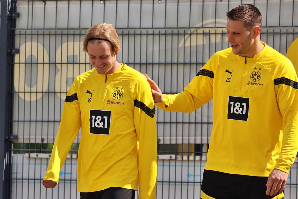 BVB-Verteidiger Niklas Süle glaubt an den Titel: „Von mir aus kann es an den Bierkönig gehen“ Niklas Süle im Gespräch mit Julian Brandt.