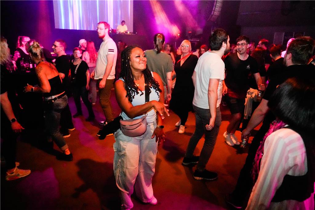 Gute Party, gute Laune: Im FZW haben viele Menschen in den Mai getanzt.