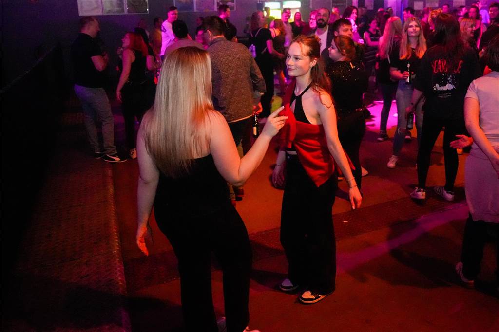 Gute Party, gute Laune: Im FZW haben viele Menschen in den Mai getanzt.