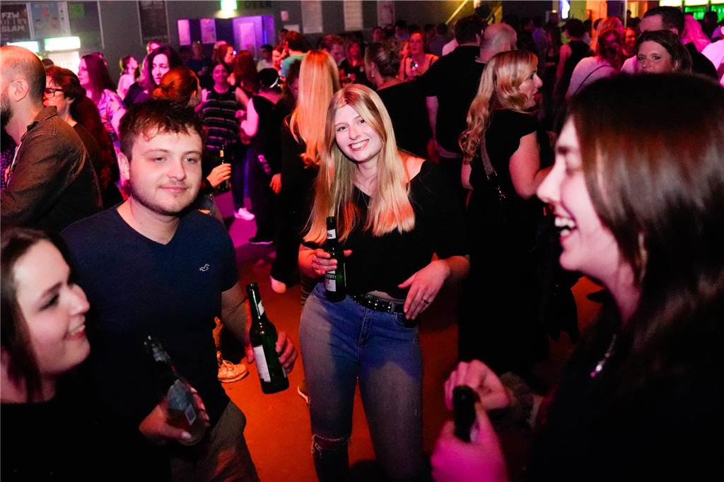 Gute Party, gute Laune: Im FZW haben viele Menschen in den Mai getanzt.