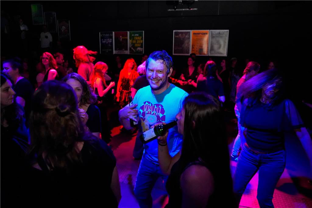 Gute Party, gute Laune: Im FZW haben viele Menschen in den Mai getanzt.