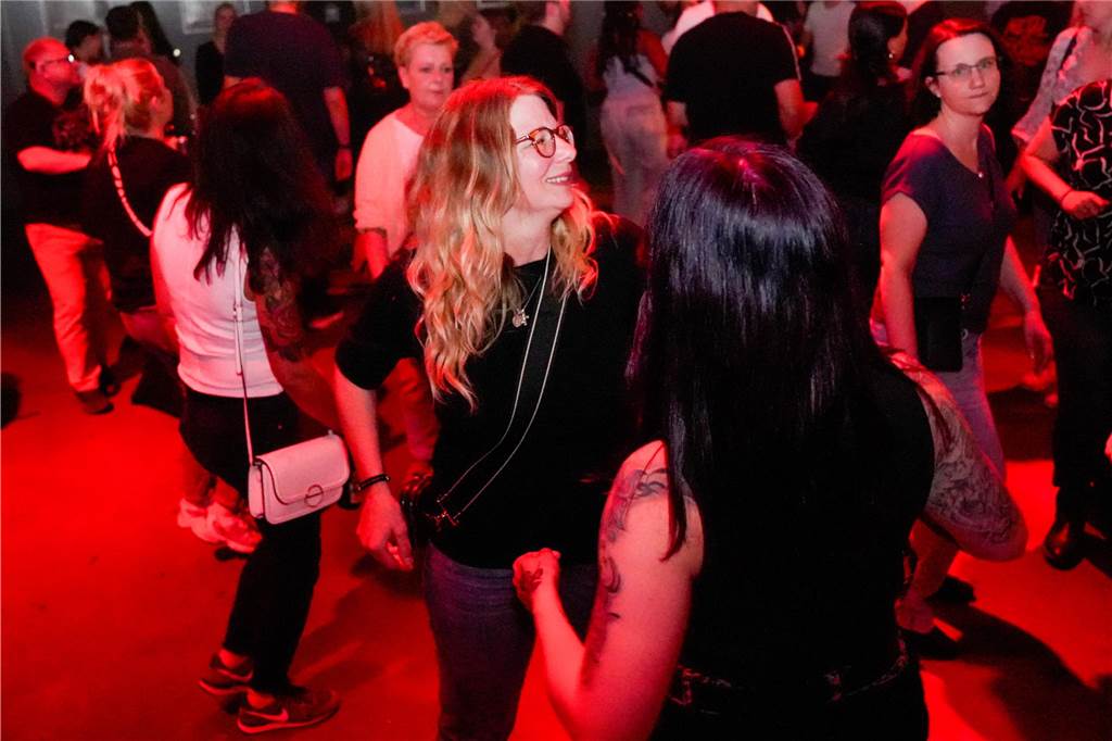 Gute Party, gute Laune: Im FZW haben viele Menschen in den Mai getanzt.