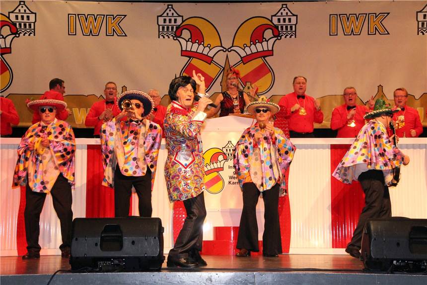 Gute Stimmung beim Karneval mit Kaffeeklatsch.