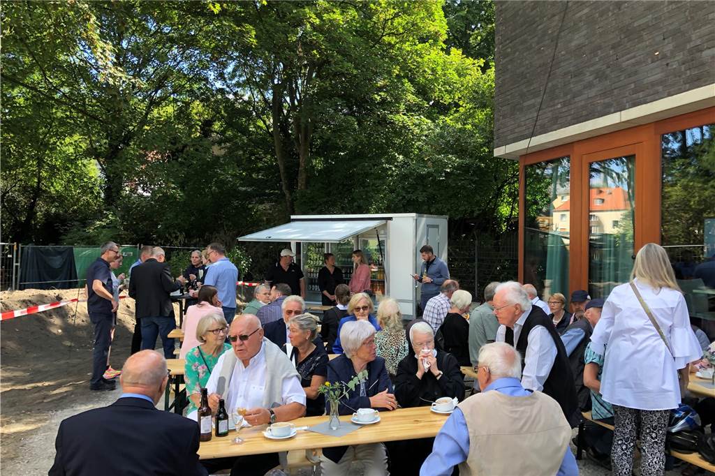 Gute Stimmung herrschte bei der Feier zur Einweihung des neuen Marcel-Callo-Hauses am Sonntag (28.8.22)