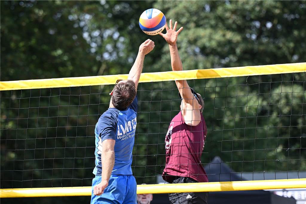 Gutes Wetter, spaßige wie hochklassige Duelle und viele motivierte Teilnehmer: Die ersten Halterner Beachvolleyball-Stadtmeisterschaften waren ein voller Erfolg.