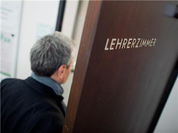 Gutes Zeugnis für Lehrer in Deutschland: Eine große Mehrheit der Eltern vertraut den Pädagogen ihrer Kinder bei Fragen zu Erziehung und Bildung. Foto: Julian Stratenschulte