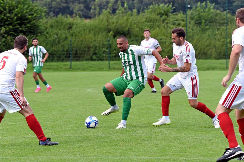 GW Barkenberg setzt sich knapp mit 3:2 gegen die Zweitvertretung von Vestia Disteln durch