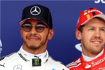Haben beide den WM-Titel im Visier: Lewis Hamilton (l) und Sebastian Vettel. Foto: Tim Goode