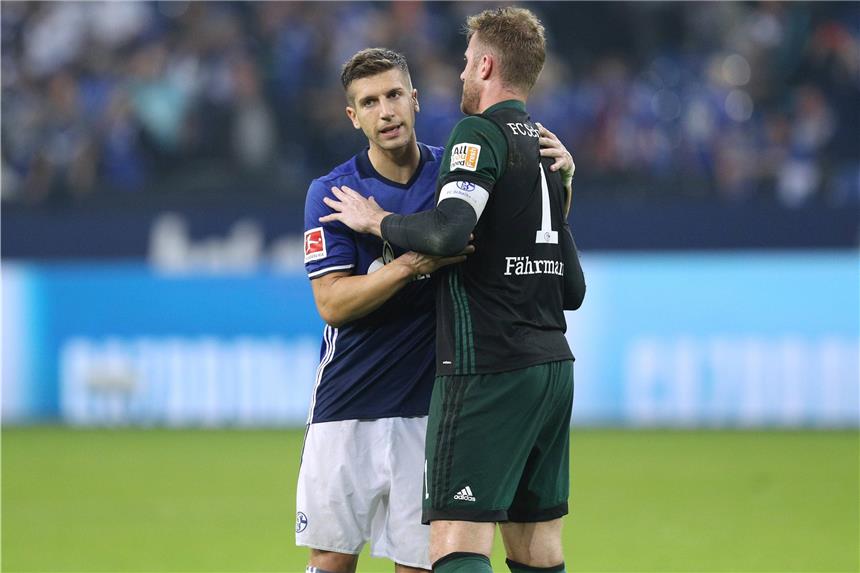 Schalke bindet Leistungsträger - Heidels Lob für Tedesco Haben ihre Verträge bis 2022 verlängert: Ralf Fährmann (r.) und Matija Nastasic.