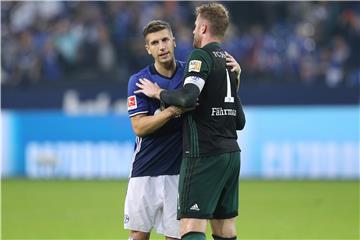 Haben ihre Verträge bis 2022 verlängert: Ralf Fährmann (r.) und Matija Nastasic.