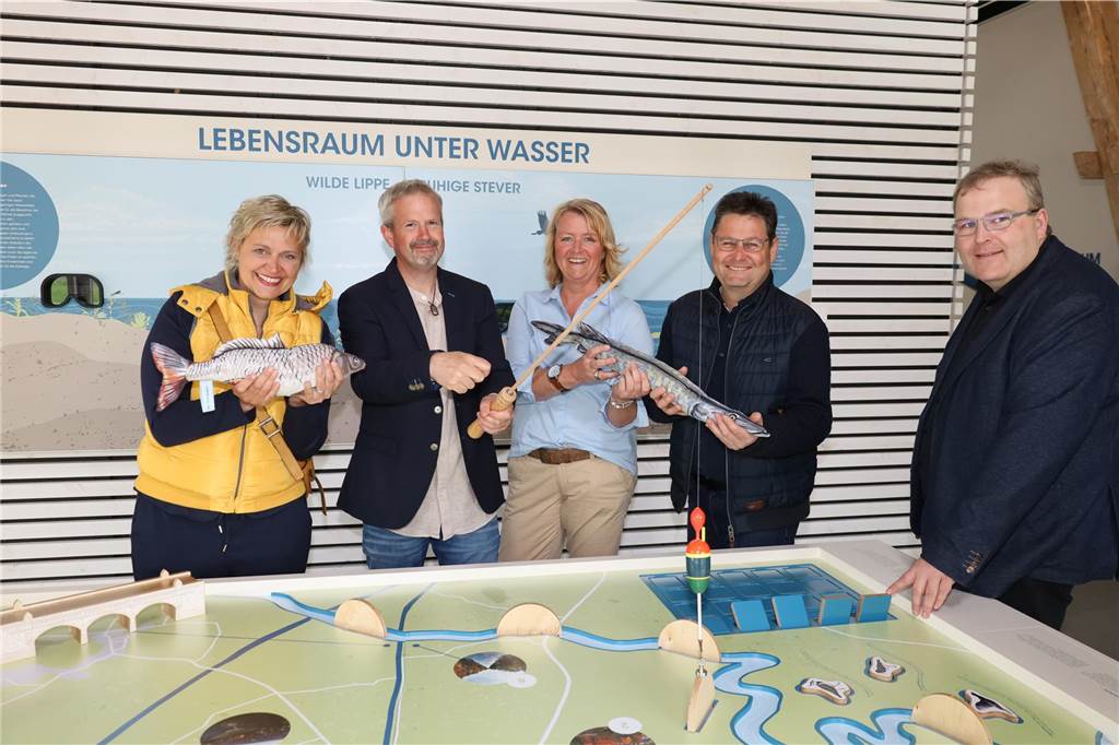 Haben Spaß im Naturparkhaus: (v.l.): Wenke Lohmann, Thomas Lohmann, Stefanie Thater, Michael Hampel und Johannes Leushacke.