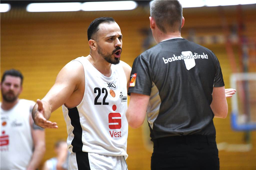 Mit Emotionen im Tunnel: Faton Jetullahi von den Hertener Löwen über die Spiele gegen Wulfen Basketball Regionalliga West Sporthalle Rosa-Parks-Schule 11. November 2023, Hertener Löwen - DTV Köln 92:96 n. V.
