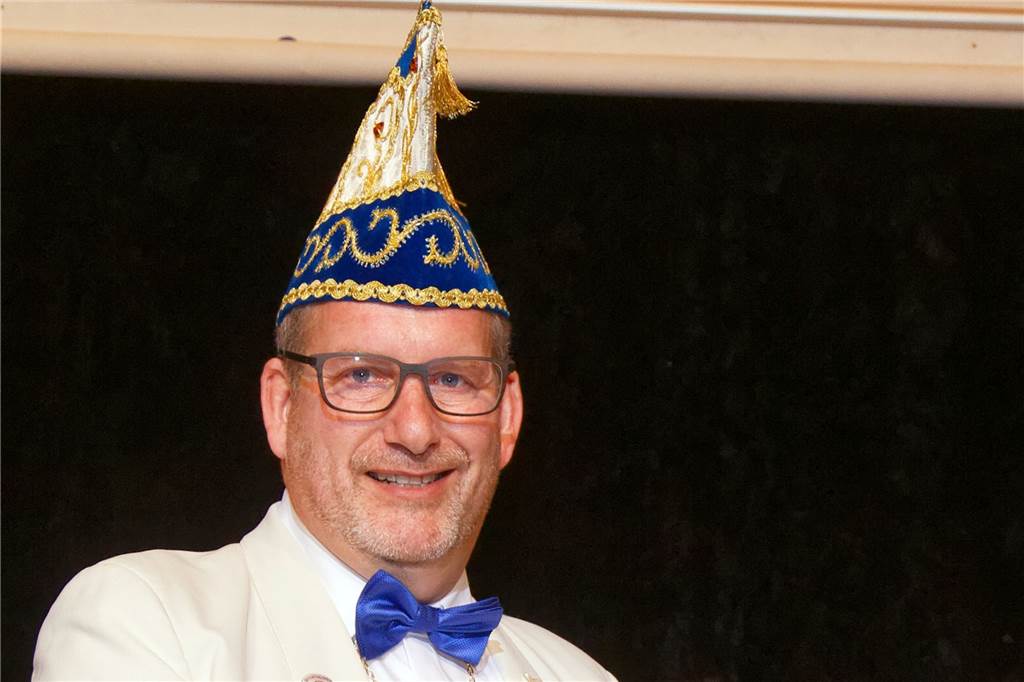 Coronainfektionen bei Stadtlohner Narren: Gerüchteküche läuft heiß Hagen Ebert, Präsident der KG Üm Bütt un Pütt, gehört mit zu den Betroffenen: Nach einer internen Feier des Vereins hat er sich mit dem Coronavirus infiziert. Auf die folgenden Veranstaltungen soll das erst einmal keinen Einfluss haben. Ob der Präsident mitfeiern kann, ist aber eine ganz andere Frage.