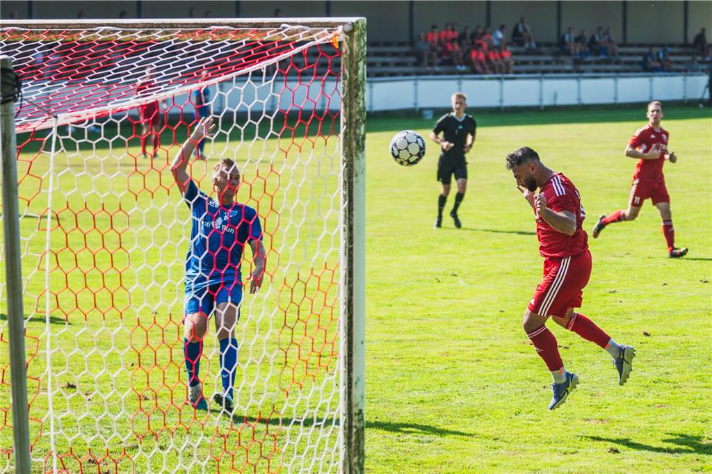 Wacker-Trainer geht Schiedsrichter scharf an: Lüner SV mit Last-Minute-Sieg gegen Obercastrop Hakan Cevirme verpasst bei seinem Startelf-Debüt per Kopf - kurz danach ging die Fahne hoch.
