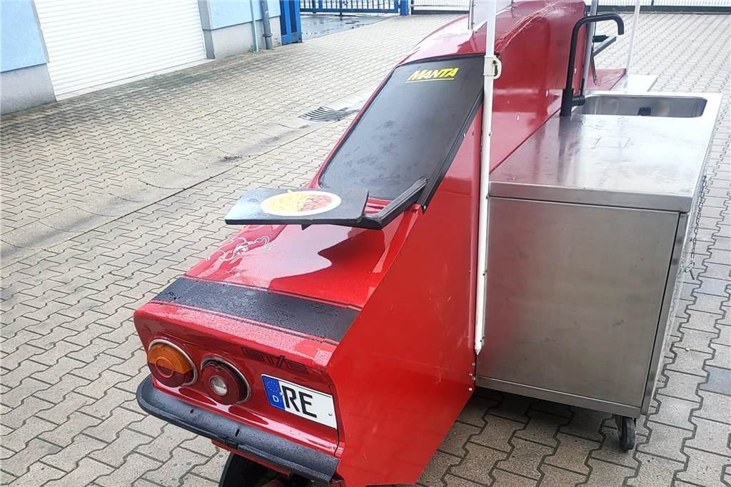 Jörg Lange organisiert zum vierten Mal ein Manta-Treffen in Dorsten Durchgesägter Opel Manta mit Spüle