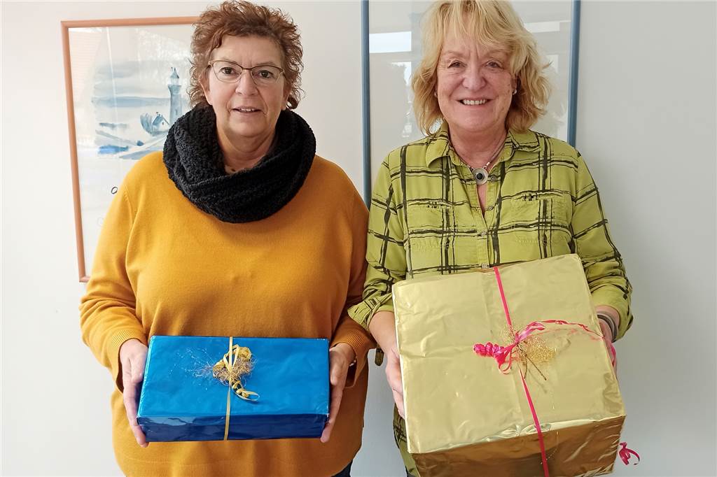 Ehepaar aus Lünen: Geschenke für Kinder statt Glühwein und Mandeln Halfen dem Ehepaar, die Geschenke dorthin zu bringen, wo sie große Freude auslösten: Birgit Rückert (r.), Chefin des Pflegediensts Rückert, und Ute Kreuzholz, beim Pflegedienst zuständig für Familienpflege.