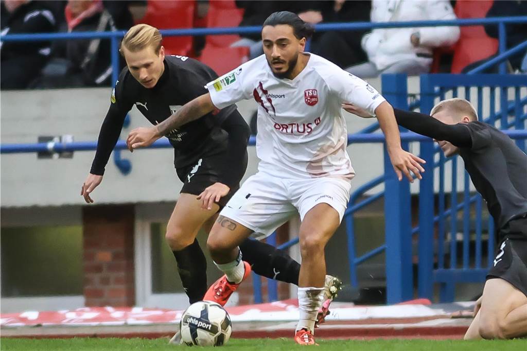 Türkspor Dortmund präsentiert Zeitplan für Trainersuche: Es gibt einen Favoriten Halil Can Dogan (M.) gehörte zu den Neuzugängen, die spät im Sommer zu Türkspor Dortmund kamen.