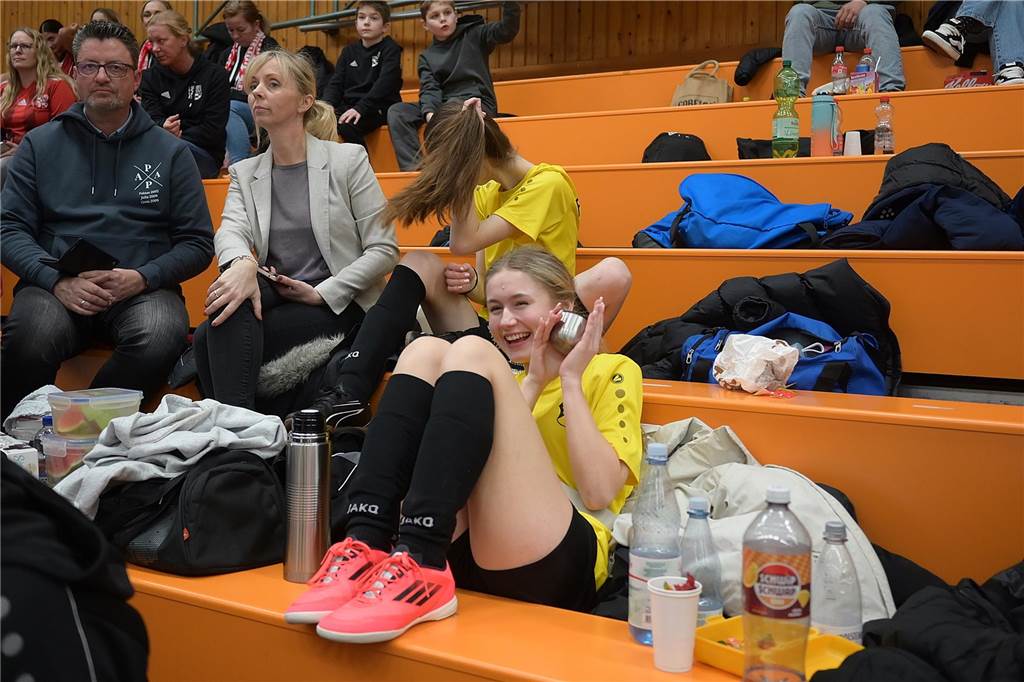 Hallenkreismeisterschaft der U17-Mädchen: In der Willi-Winter-Halle in Oer-Erkenschwick sicherte sich Favorit SSV Rhade den Titel vor den Mädchen des 1. FFC Recklinghausen. Gastgeber SV Titania Erkenschwick wurde starke Dritter. 