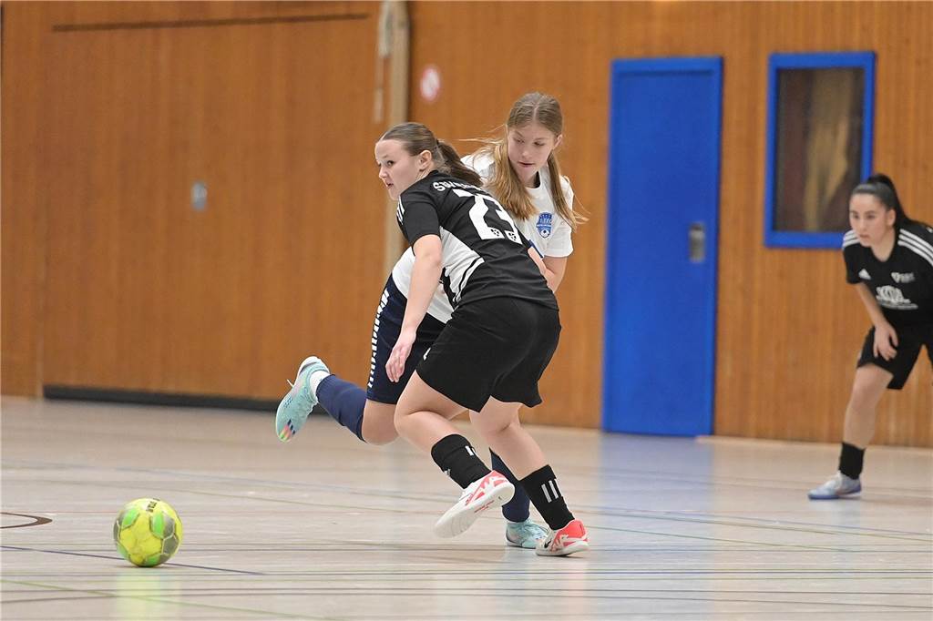 Hallenkreismeisterschaft der U17-Mädchen: In der Willi-Winter-Halle in Oer-Erkenschwick sicherte sich Favorit SSV Rhade den Titel vor den Mädchen des 1. FFC Recklinghausen. Gastgeber SV Titania Erkenschwick wurde starke Dritter. 