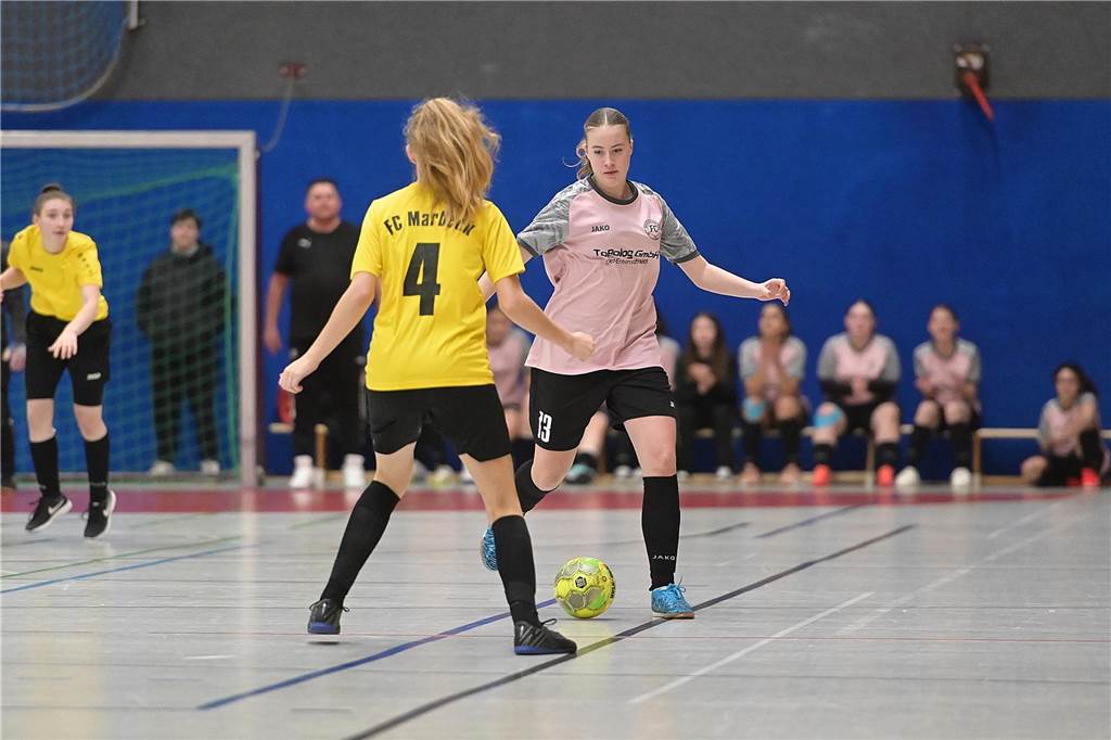 Hallenkreismeisterschaft der U17-Mädchen: In der Willi-Winter-Halle in Oer-Erkenschwick sicherte sich Favorit SSV Rhade den Titel vor den Mädchen des 1. FFC Recklinghausen. Gastgeber SV Titania Erkenschwick wurde starke Dritter. 