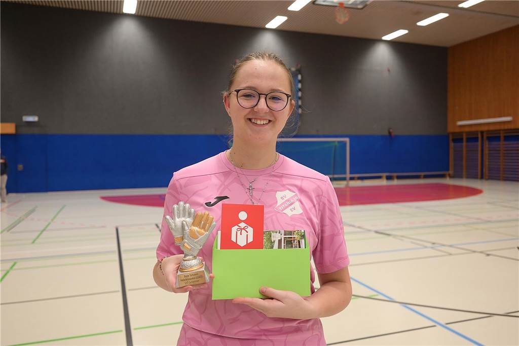 Hallenkreismeisterschaft der U17-Mädchen: In der Willi-Winter-Halle in Oer-Erkenschwick sicherte sich Favorit SSV Rhade den Titel vor den Mädchen des 1. FFC Recklinghausen. Gastgeber SV Titania Erkenschwick wurde starke Dritter. 