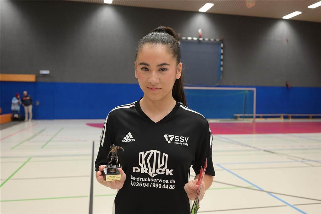 Hallenkreismeisterschaft der U17-Mädchen: In der Willi-Winter-Halle in Oer-Erkenschwick sicherte sich Favorit SSV Rhade den Titel vor den Mädchen des 1. FFC Recklinghausen. Gastgeber SV Titania Erkenschwick wurde starke Dritter. 