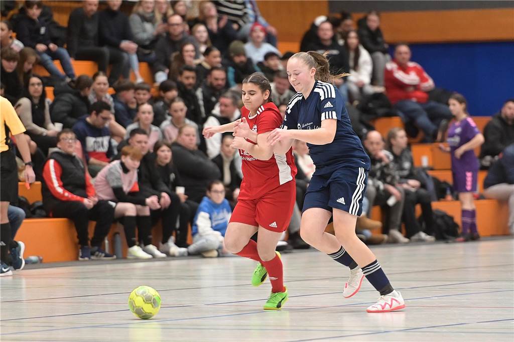 Hallenkreismeisterschaft der U17-Mädchen: In der Willi-Winter-Halle in Oer-Erkenschwick sicherte sich Favorit SSV Rhade den Titel vor den Mädchen des 1. FFC Recklinghausen. Gastgeber SV Titania Erkenschwick wurde starke Dritter. 