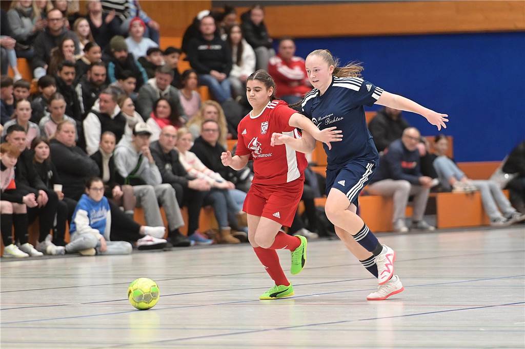 Hallenkreismeisterschaft der U17-Mädchen: In der Willi-Winter-Halle in Oer-Erkenschwick sicherte sich Favorit SSV Rhade den Titel vor den Mädchen des 1. FFC Recklinghausen. Gastgeber SV Titania Erkenschwick wurde starke Dritter. 
