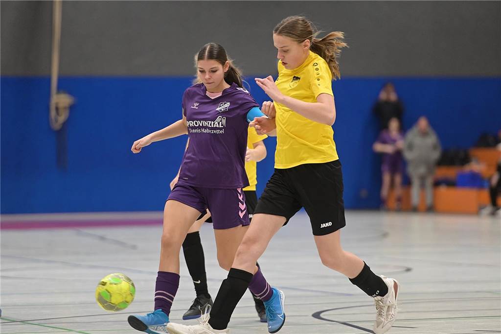 Hallenkreismeisterschaft der U17-Mädchen: In der Willi-Winter-Halle in Oer-Erkenschwick sicherte sich Favorit SSV Rhade den Titel vor den Mädchen des 1. FFC Recklinghausen. Gastgeber SV Titania Erkenschwick wurde starke Dritter. 